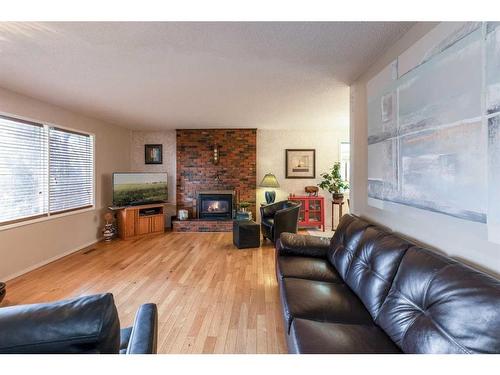 242 Carry Drive Se, Medicine Hat, AB - Indoor Photo Showing Living Room With Fireplace