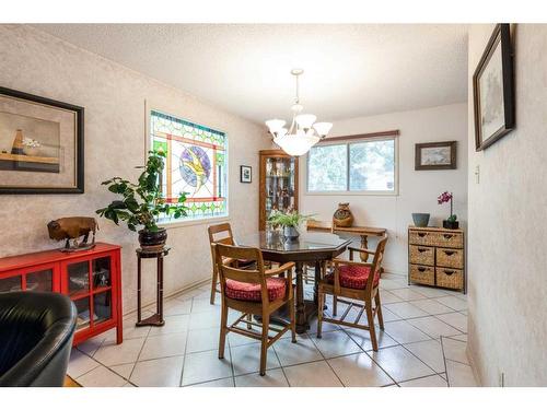 242 Carry Drive Se, Medicine Hat, AB - Indoor Photo Showing Dining Room