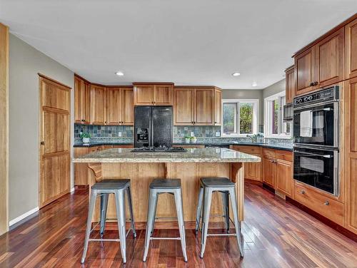 54 3 Street Sw, Medicine Hat, AB - Indoor Photo Showing Kitchen