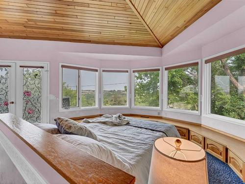 54 3 Street Sw, Medicine Hat, AB - Indoor Photo Showing Bedroom