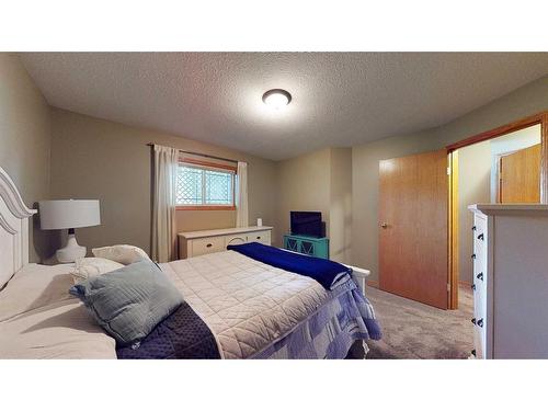 155 3 Street Ne, Medicine Hat, AB - Indoor Photo Showing Bedroom