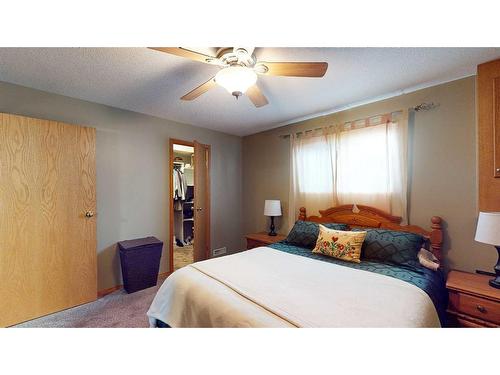 155 3 Street Ne, Medicine Hat, AB - Indoor Photo Showing Bedroom