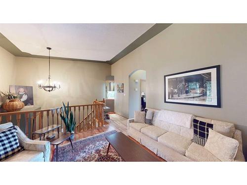 155 3 Street Ne, Medicine Hat, AB - Indoor Photo Showing Living Room