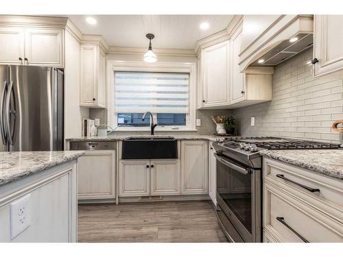 52 Cunliffe Crescent Se, Medicine Hat, AB - Indoor Photo Showing Kitchen With Upgraded Kitchen