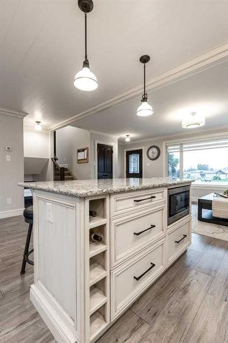 52 Cunliffe Crescent Se, Medicine Hat, AB - Indoor Photo Showing Kitchen