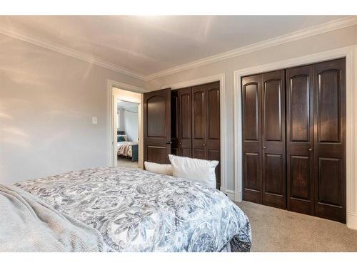 52 Cunliffe Crescent Se, Medicine Hat, AB - Indoor Photo Showing Bedroom