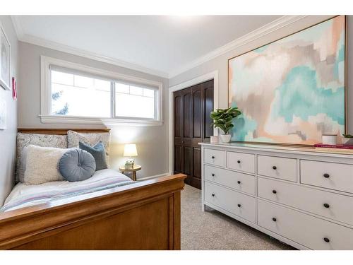 52 Cunliffe Crescent Se, Medicine Hat, AB - Indoor Photo Showing Bedroom