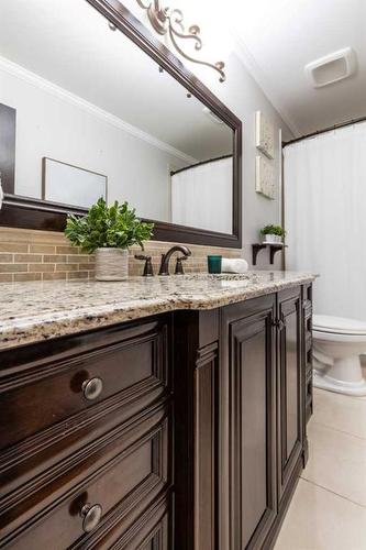 52 Cunliffe Crescent Se, Medicine Hat, AB - Indoor Photo Showing Bathroom