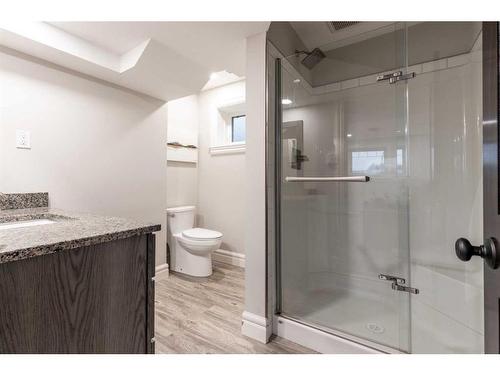 52 Cunliffe Crescent Se, Medicine Hat, AB - Indoor Photo Showing Bathroom