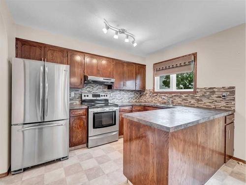 2569 24 Street Se, Medicine Hat, AB - Indoor Photo Showing Kitchen