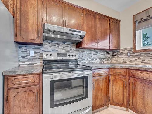 2569 24 Street Se, Medicine Hat, AB - Indoor Photo Showing Kitchen