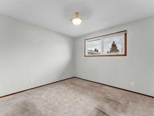 2569 24 Street Se, Medicine Hat, AB - Indoor Photo Showing Other Room