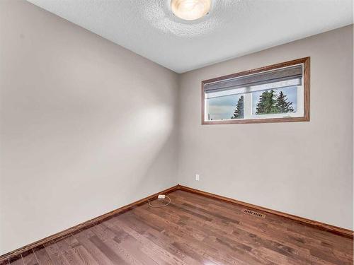 2569 24 Street Se, Medicine Hat, AB - Indoor Photo Showing Other Room