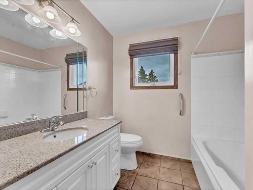 2569 24 Street Se, Medicine Hat, AB - Indoor Photo Showing Bathroom