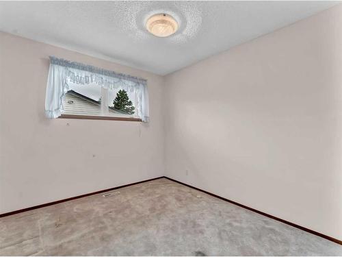 2569 24 Street Se, Medicine Hat, AB - Indoor Photo Showing Other Room