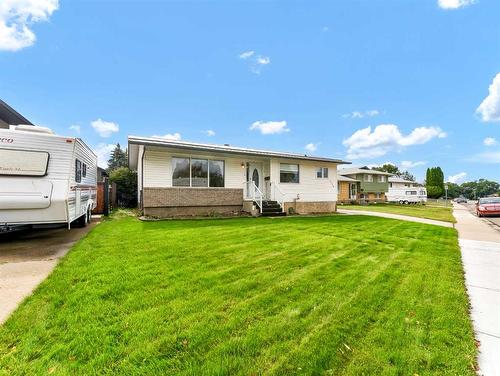 2569 24 Street Se, Medicine Hat, AB - Outdoor