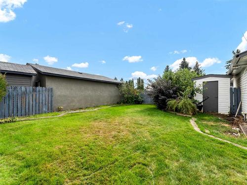 2569 24 Street Se, Medicine Hat, AB - Outdoor