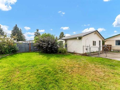 2569 24 Street Se, Medicine Hat, AB - Outdoor