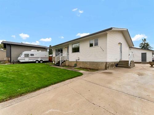 2569 24 Street Se, Medicine Hat, AB - Outdoor