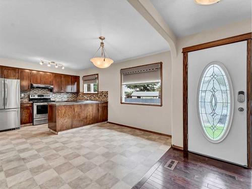 2569 24 Street Se, Medicine Hat, AB - Indoor Photo Showing Kitchen