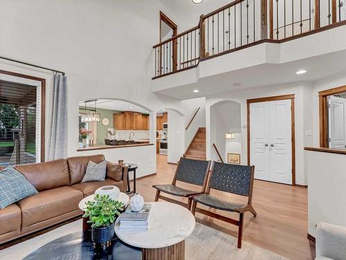 74 Terrace Court Ne, Medicine Hat, AB - Indoor Photo Showing Living Room