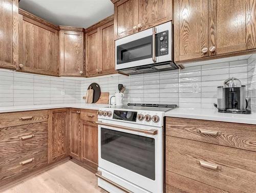 74 Terrace Court Ne, Medicine Hat, AB - Indoor Photo Showing Kitchen With Upgraded Kitchen