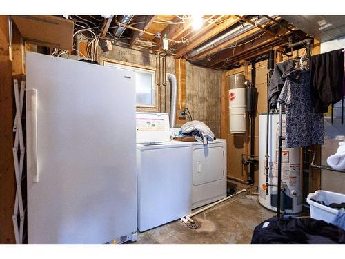 59 Ross Glen Crescent Se, Medicine Hat, AB - Indoor Photo Showing Laundry Room