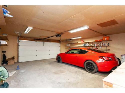 59 Ross Glen Crescent Se, Medicine Hat, AB - Indoor Photo Showing Garage