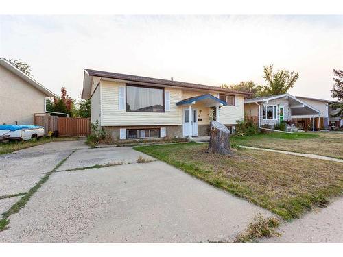 59 Ross Glen Crescent Se, Medicine Hat, AB - Outdoor With Facade