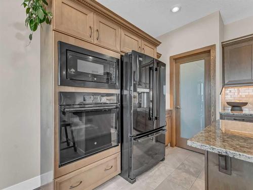 26 Palisades Lane Ne, Medicine Hat, AB - Indoor Photo Showing Kitchen