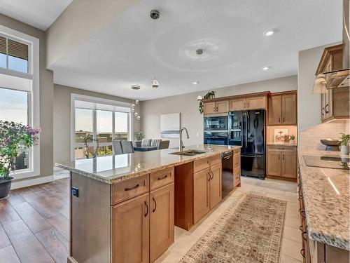 26 Palisades Lane Ne, Medicine Hat, AB - Indoor Photo Showing Kitchen With Double Sink