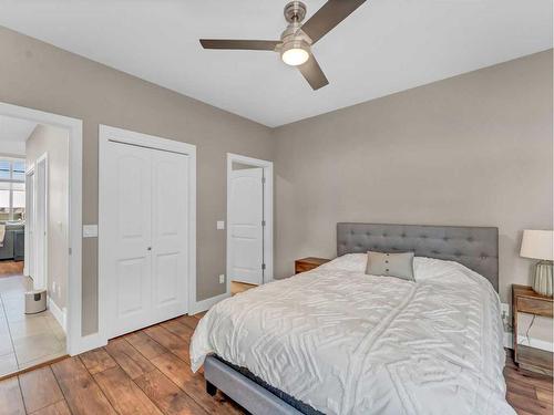 26 Palisades Lane Ne, Medicine Hat, AB - Indoor Photo Showing Bedroom