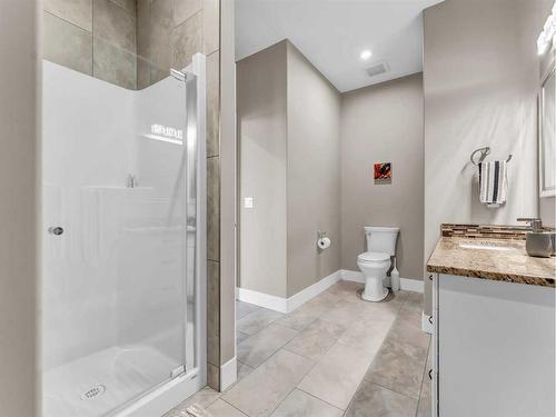 26 Palisades Lane Ne, Medicine Hat, AB - Indoor Photo Showing Bathroom