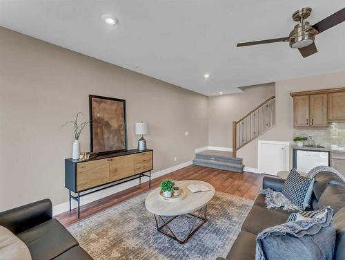 26 Palisades Lane Ne, Medicine Hat, AB - Indoor Photo Showing Living Room