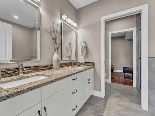 26 Palisades Lane Ne, Medicine Hat, AB - Indoor Photo Showing Bathroom