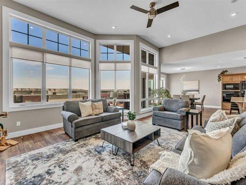 26 Palisades Lane Ne, Medicine Hat, AB - Indoor Photo Showing Living Room