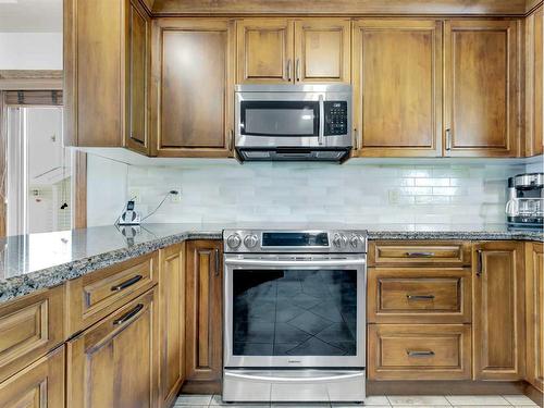 34 Cook Court Se, Medicine Hat, AB - Indoor Photo Showing Kitchen