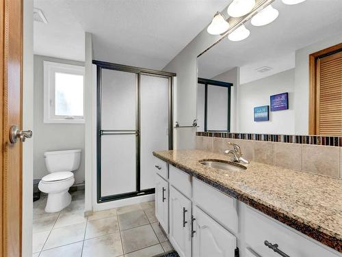 34 Cook Court Se, Medicine Hat, AB - Indoor Photo Showing Bathroom