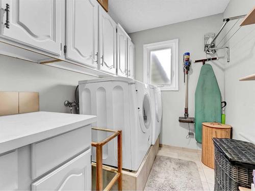 34 Cook Court Se, Medicine Hat, AB - Indoor Photo Showing Laundry Room