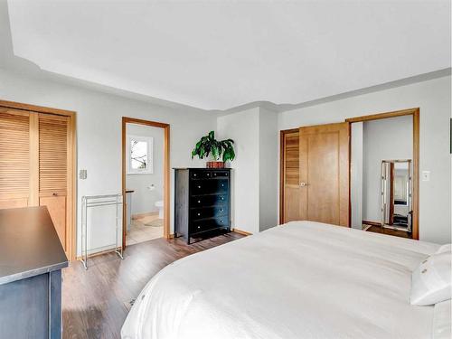 34 Cook Court Se, Medicine Hat, AB - Indoor Photo Showing Bedroom