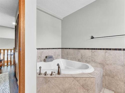 34 Cook Court Se, Medicine Hat, AB - Indoor Photo Showing Bathroom