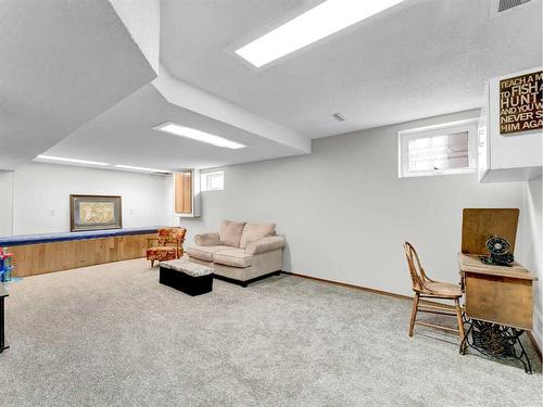 34 Cook Court Se, Medicine Hat, AB - Indoor Photo Showing Other Room