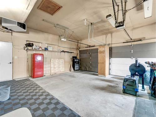 34 Cook Court Se, Medicine Hat, AB - Indoor Photo Showing Garage