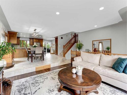 34 Cook Court Se, Medicine Hat, AB - Indoor Photo Showing Living Room