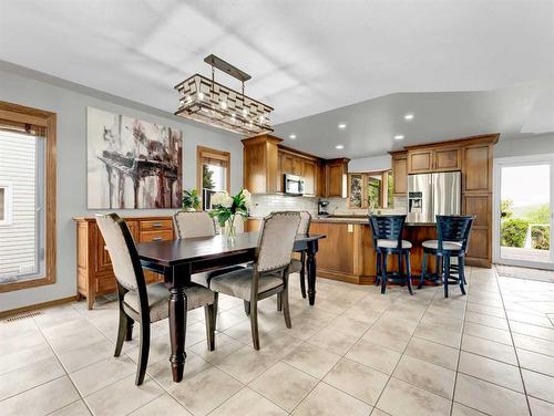 34 Cook Court Se, Medicine Hat, AB - Indoor Photo Showing Dining Room