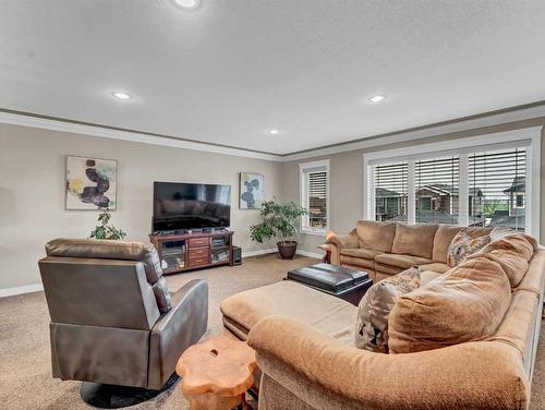 52 Hamptons Crescent Se, Medicine Hat, AB - Indoor Photo Showing Living Room