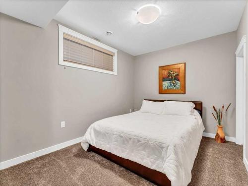 52 Hamptons Crescent Se, Medicine Hat, AB - Indoor Photo Showing Bedroom