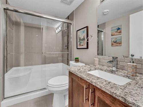 52 Hamptons Crescent Se, Medicine Hat, AB - Indoor Photo Showing Bathroom