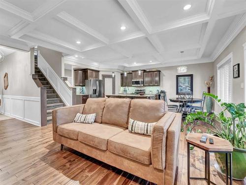 52 Hamptons Crescent Se, Medicine Hat, AB - Indoor Photo Showing Living Room