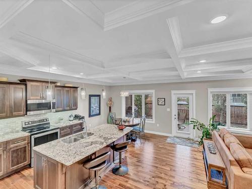 52 Hamptons Crescent Se, Medicine Hat, AB - Indoor Photo Showing Kitchen